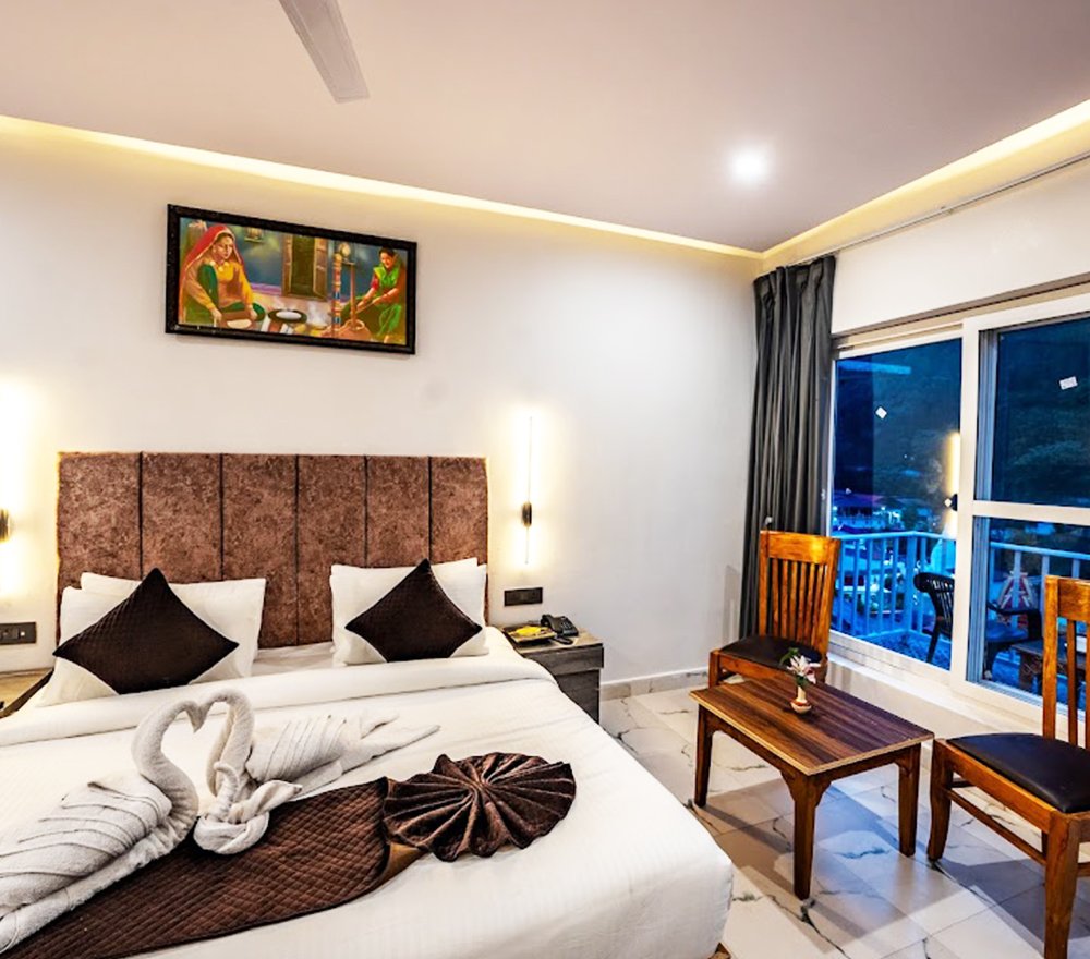 Best Time to Book Hotels Near Kainchi Dham Uttarakhand | Complete Guide