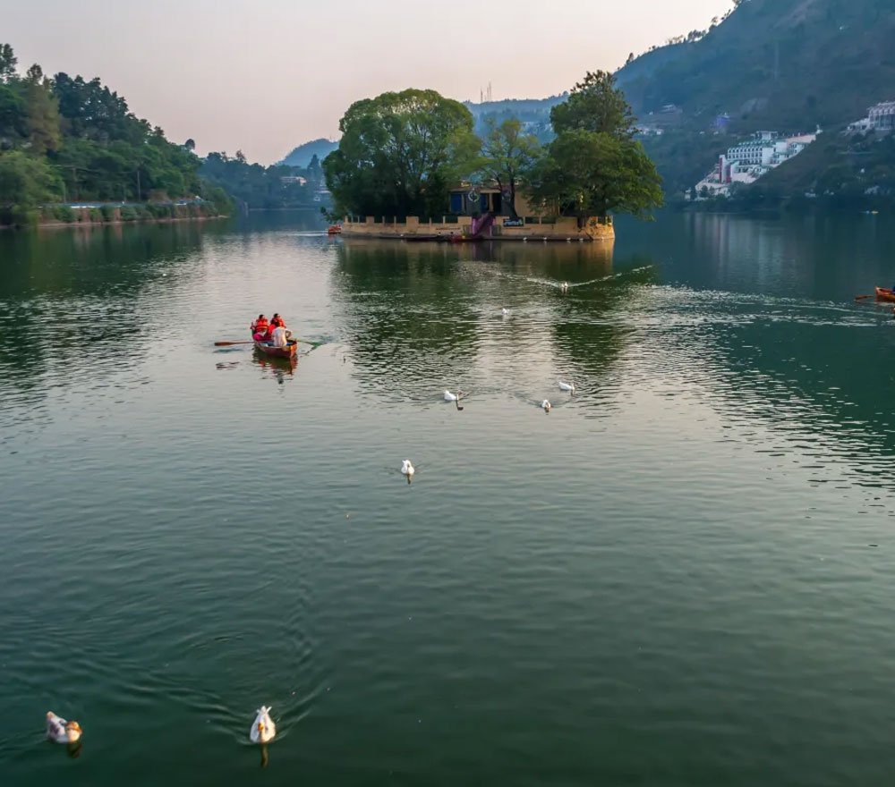 Hotels Near Naukuchiatal