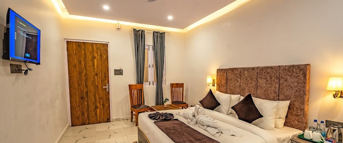 Best Hotel Near Kainchi Dham