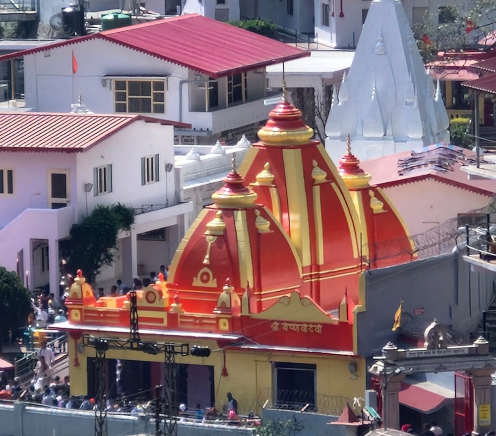 Hotels Near Kainchi Dham Sunrise Point